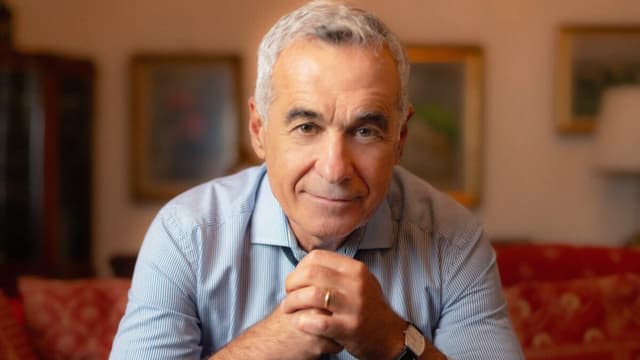  Președintele Ideal - Poezia Vorbelor Bune pentru Națiune, Nu Doar Matematicianul Alegerilor Prezidențiale!