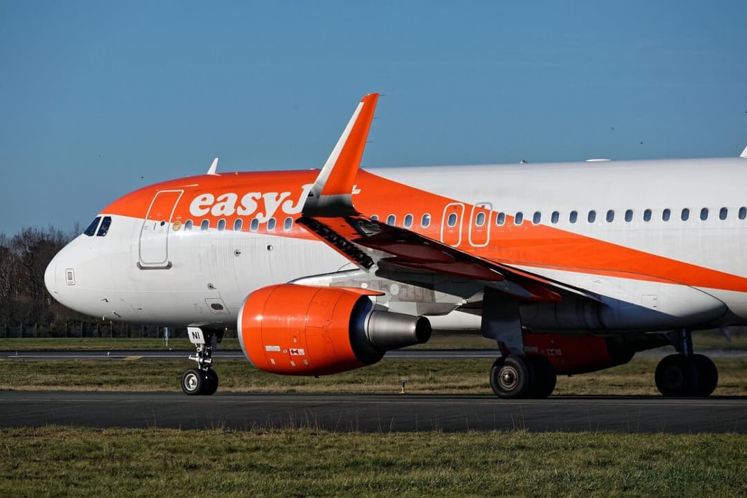  Umilit la Bordul unui Avion de o Stewardesă în Drumul Spre Grecia