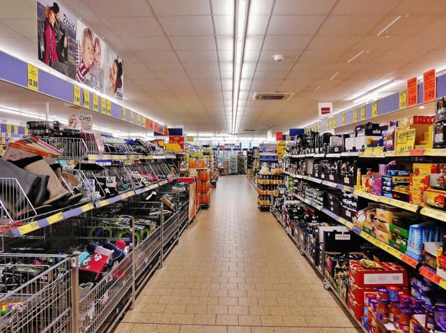 Magazinele rămân deschise în ciuda Zilei Muncii, liberă prin lege!