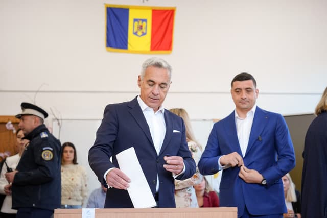 Cine va prelua conducerea guvernului post-alegeri? PSD influențează puternic viitoarea structură guvernamentală! Află detaliile necunoscute ale negocierilor politice intense.