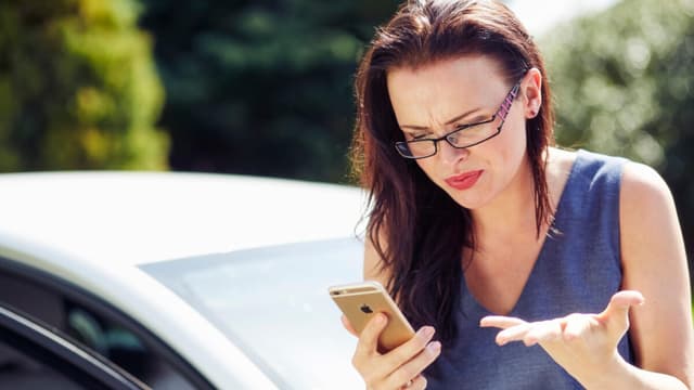 De ce telefonul se oprește brusc, chiar cu baterie? Aflați ce se întâmplă cu adevărat și cauzele acestor erori misterioase