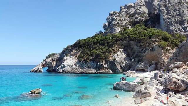  Paradis cu ape cristaline și stânci de calcar, un loc de top pentru vacanța ta!