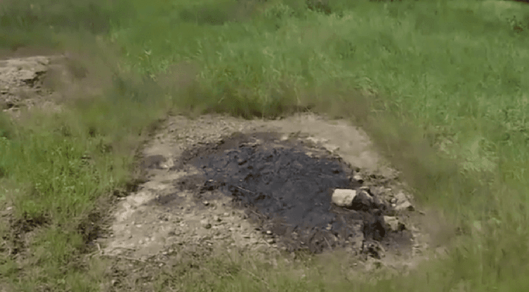  Județul Românesc Unde PETROLUL Izvorăște Natural din Pământ – Fenomen Geologic Fascinant!