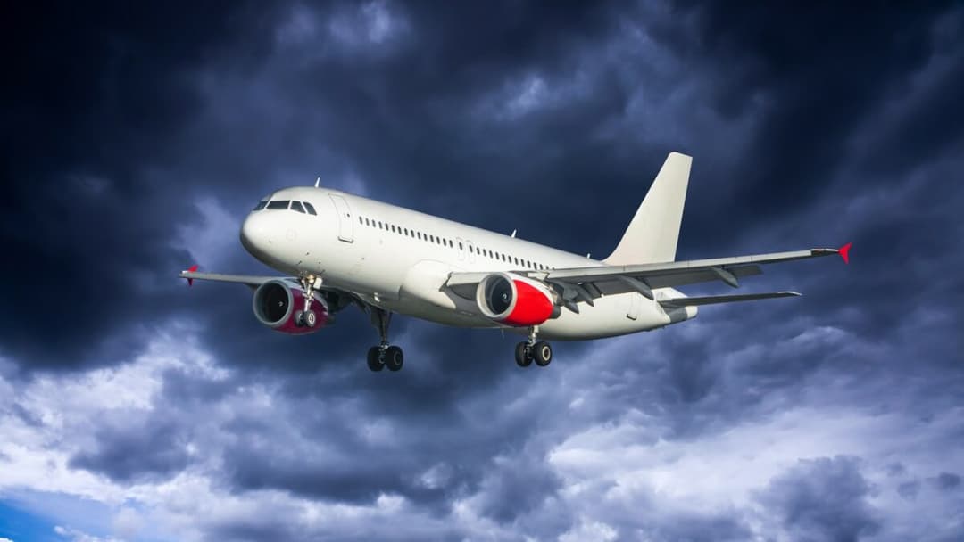  Două Avioane Ratează Aterizarea - Ce A Contribuit La Această Situație?