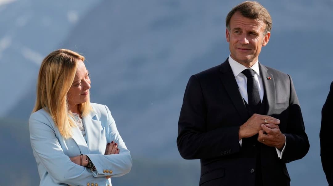 Ce I-a Șoptit Macron Lui Meloni Și Cum A Reacționat Premierul Italian?