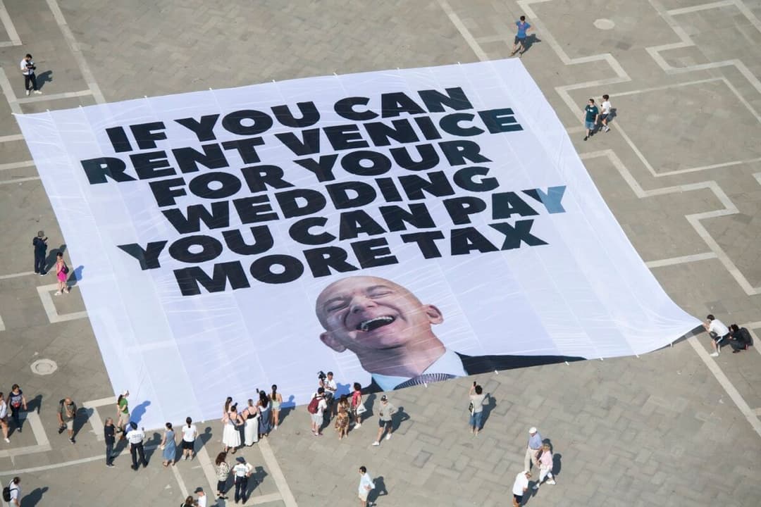 Greenpeace protestează împotriva nunții grandioase a lui Jeff Bezos și Laura Sanchez