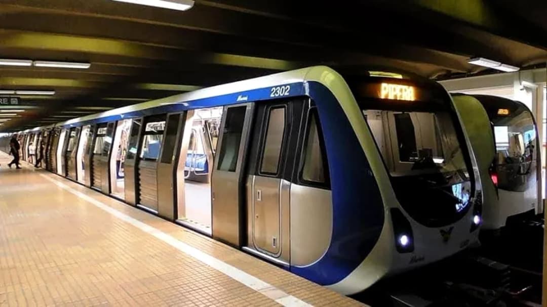 Pe ce pericole ascunse dau zilnic nas în nas bucureștenii pe peron