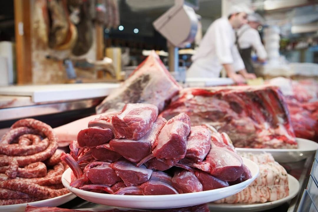 O Tona de Carne Suspectată de Contaminare cu Virusul Pestei Porcine Africane în România