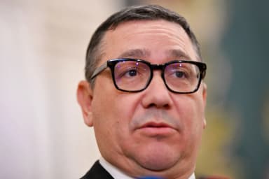 Liderii coaliției, îngrijorați că Ponta nu s-a prăbușit în sondaje. Fostul lider PSD îl poate trimite pe Nicușor Dan în finală