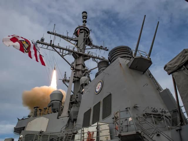  Desfășurare Navală Majoră pentru Apărarea Europei cu Rachete NASAMS, HIMARS și NOMAD!