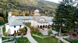  18 Mai: Celebrăm 638 de Ani de la Sfințirea Mănăstirii Cozia, Un Monument al Voievodului Mircea cel Bătrân din 1388