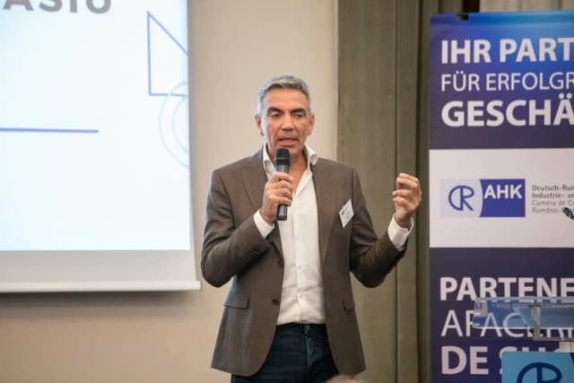  Trecerea de la Gândirea Limitată la Colaborare și Progres pentru Viitorul Țării