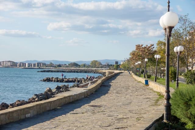 Sezonul turistic de vară 2025 începe oficial pe 31 mai în Pomorie, orașul-stațiune din Bulgaria, anunță Ministerul Turismului.