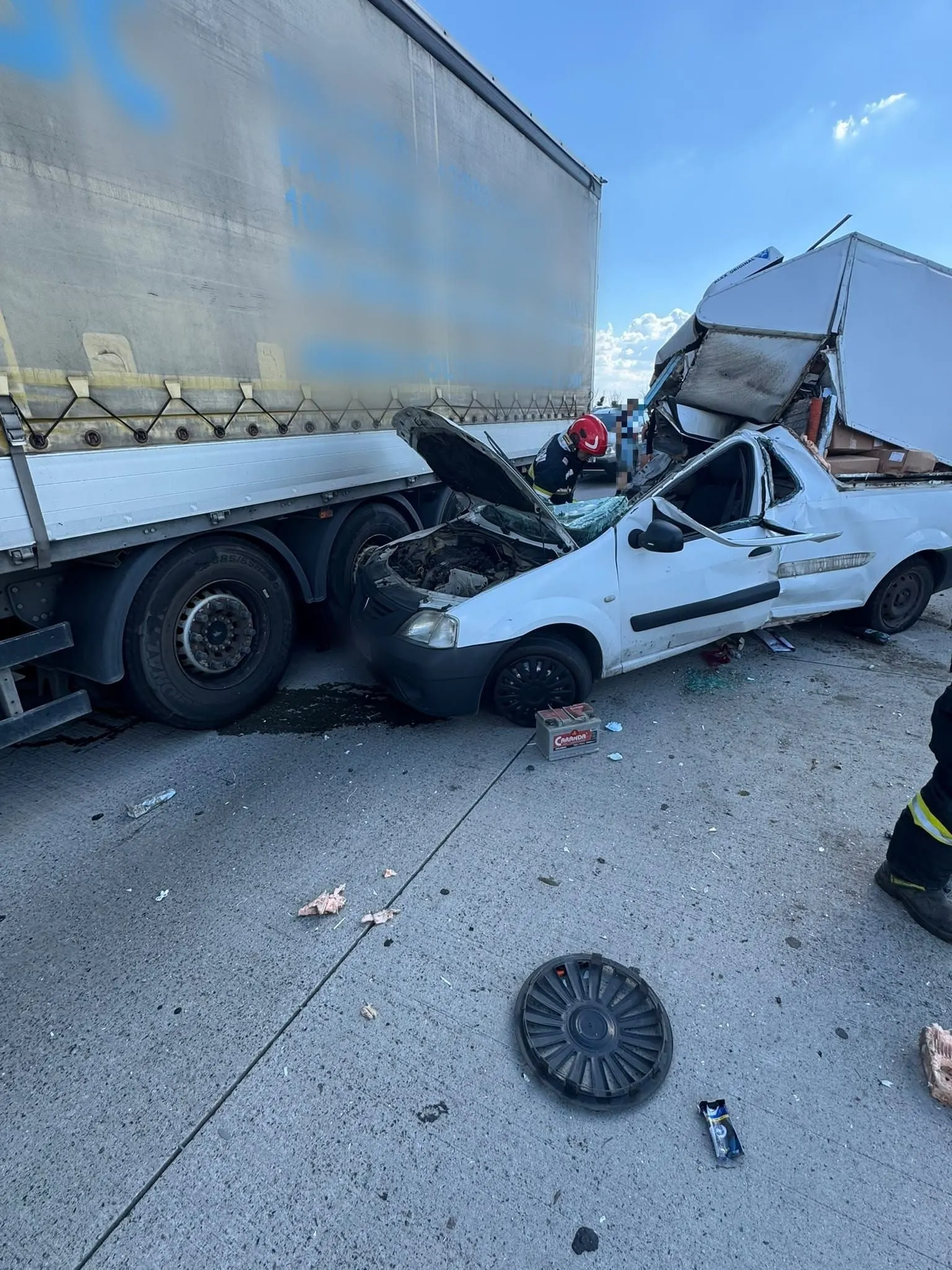 Accident rutier pe DN5D la Remuș: autotren, pick-up și un rănit la spital