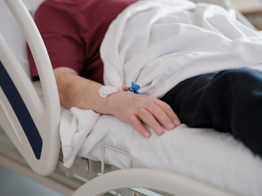 Hală de lemn în flăcări la Brașov: explozii și Plan Roșu