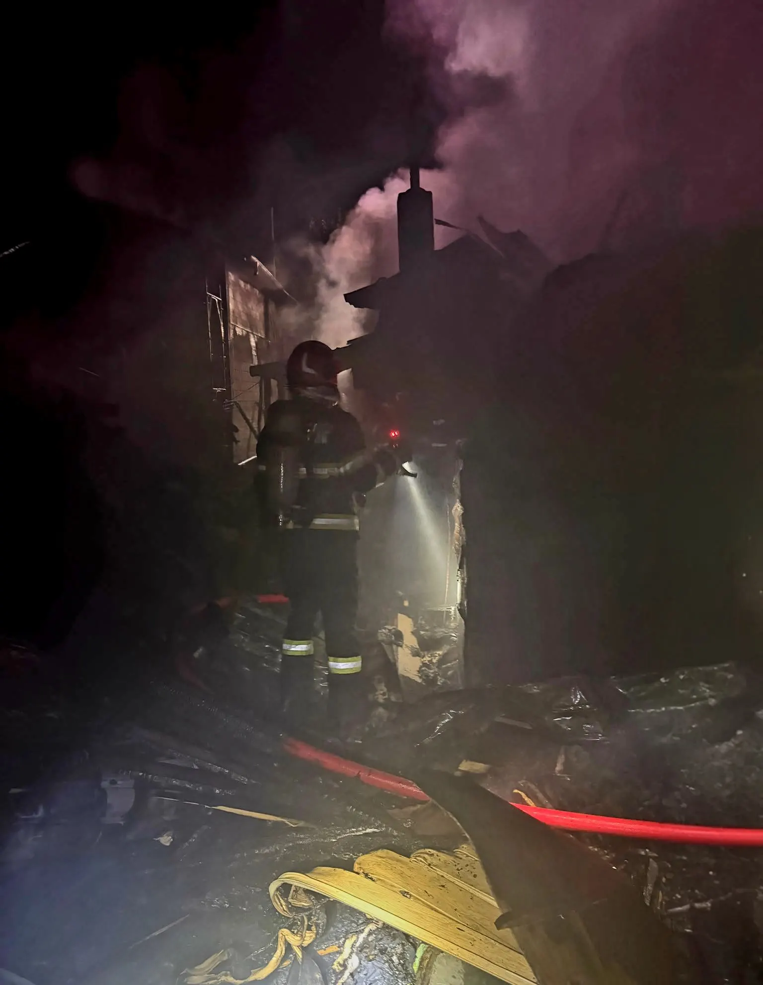 Incendiu la Malu Spart: flăcările au trecut la vecini, doi răniți