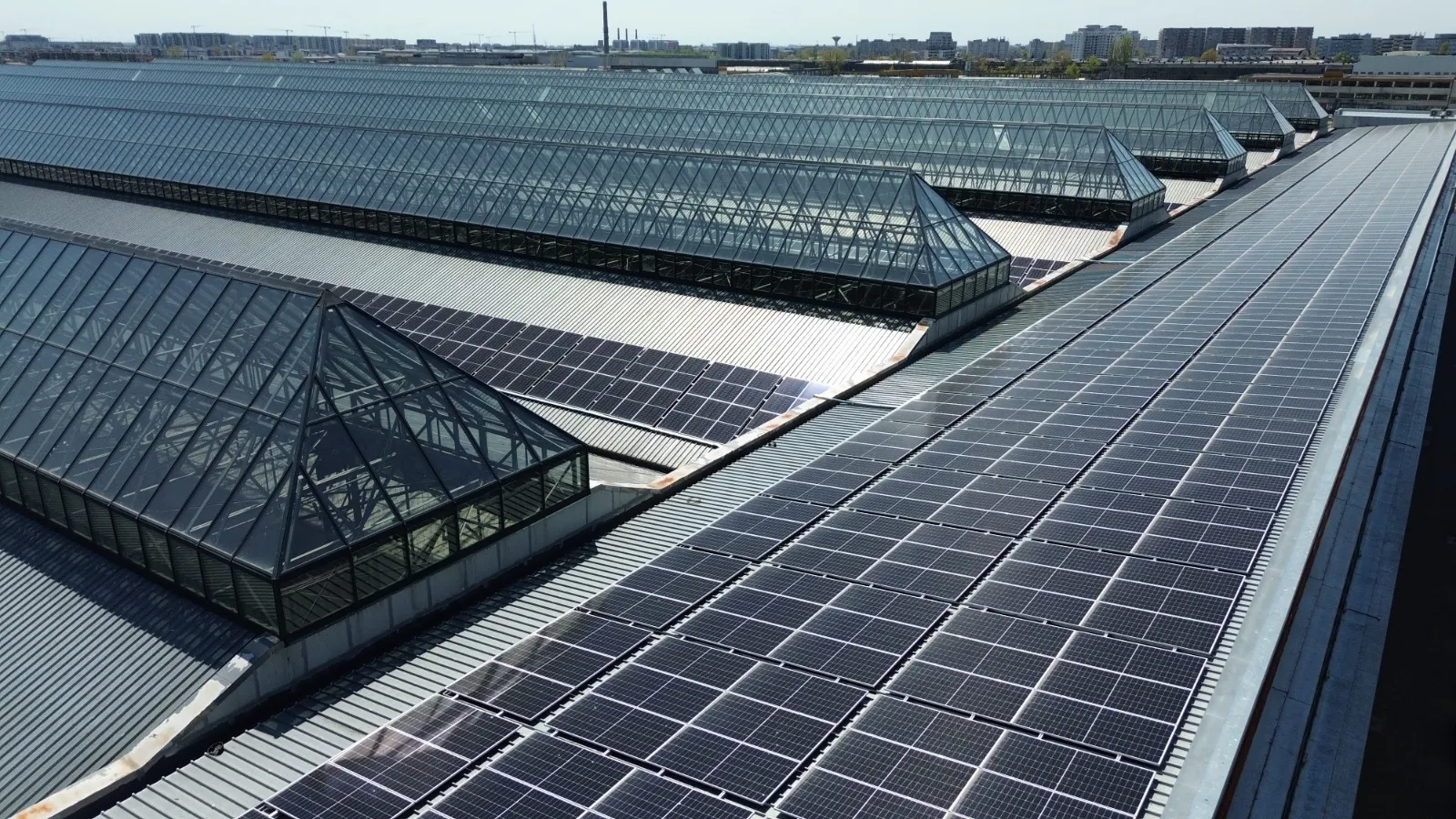 Panouri fotovoltaice pe Hala Laminor și pe școlile din Sectorul 3
