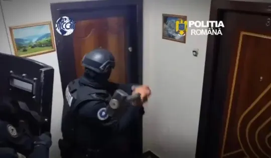 Percheziții la Arad: trei persoane reținute pentru droguri