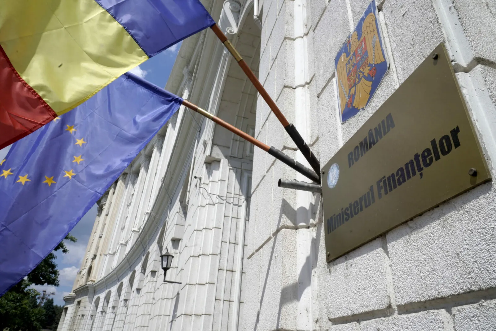 Rectificarea scoate banii la vedere: sănătate, pensii, arierate locale