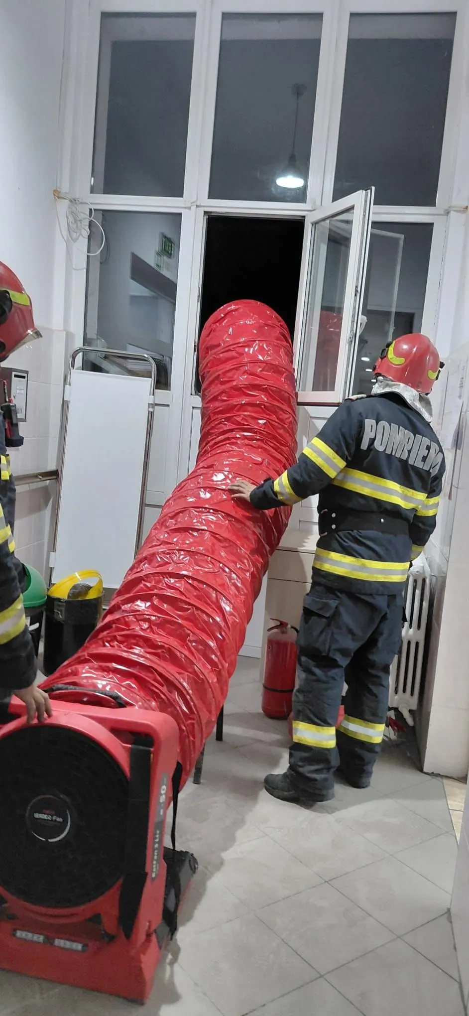 Foc la spitalul psihiatric din Ștei (Bihor): 116 evacuați, fără pacienți răniți